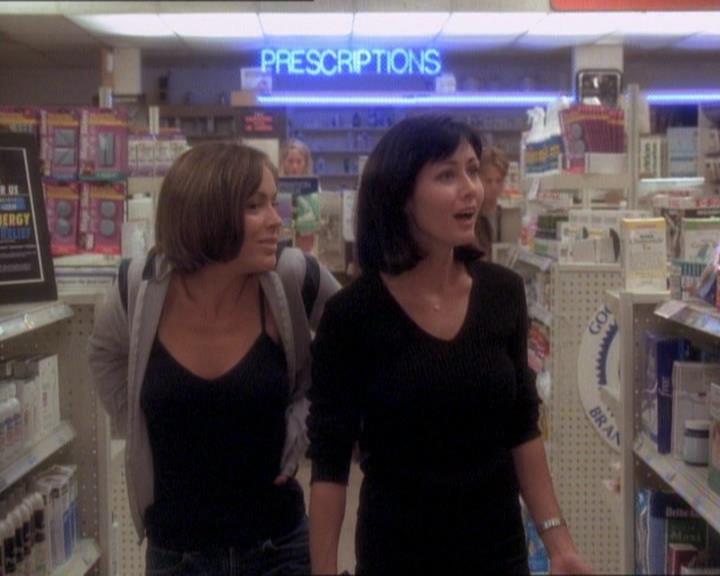 Charmed-Online_dot_net-1x01SomethingWiccaThisWayComes1783.jpg