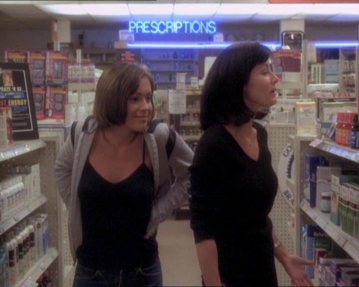 Charmed-Online_dot_net-1x01SomethingWiccaThisWayComes1784.jpg