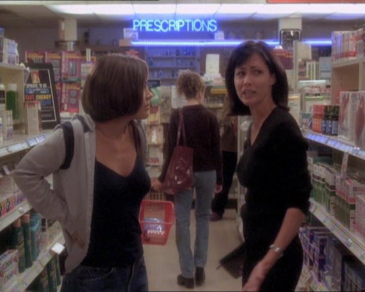 Charmed-Online_dot_net-1x01SomethingWiccaThisWayComes1786.jpg