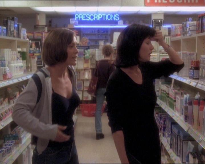 Charmed-Online_dot_net-1x01SomethingWiccaThisWayComes1789.jpg Charmed-Online_dot_net-1x01SomethingWiccaThisWayComes1789.jpg