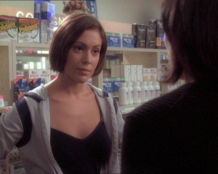Charmed-Online_dot_net-1x01SomethingWiccaThisWayComes1796.jpg Charmed-Online_dot_net-1x01SomethingWiccaThisWayComes1796.jpg
