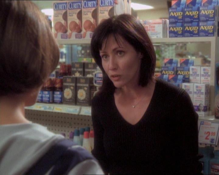 Charmed-Online_dot_net-1x01SomethingWiccaThisWayComes1800.jpg Charmed-Online_dot_net-1x01SomethingWiccaThisWayComes1800.jpg