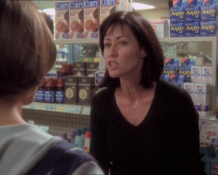 Charmed-Online_dot_net-1x01SomethingWiccaThisWayComes1802.jpg Charmed-Online_dot_net-1x01SomethingWiccaThisWayComes1802.jpg