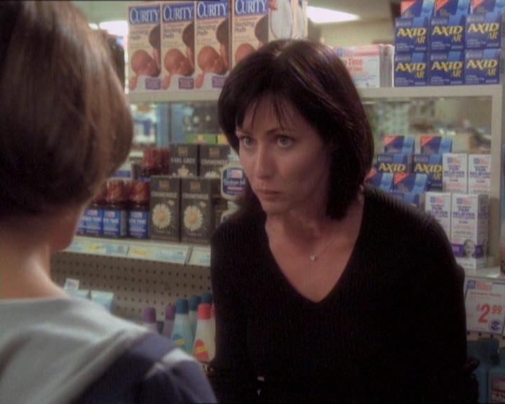 Charmed-Online_dot_net-1x01SomethingWiccaThisWayComes1805.jpg Charmed-Online_dot_net-1x01SomethingWiccaThisWayComes1805.jpg