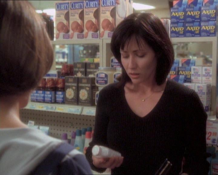 Charmed-Online_dot_net-1x01SomethingWiccaThisWayComes1814.jpg