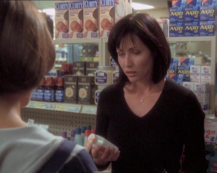 Charmed-Online_dot_net-1x01SomethingWiccaThisWayComes1817.jpg
