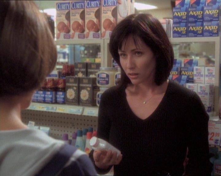 Charmed-Online_dot_net-1x01SomethingWiccaThisWayComes1818.jpg Charmed-Online_dot_net-1x01SomethingWiccaThisWayComes1818.jpg