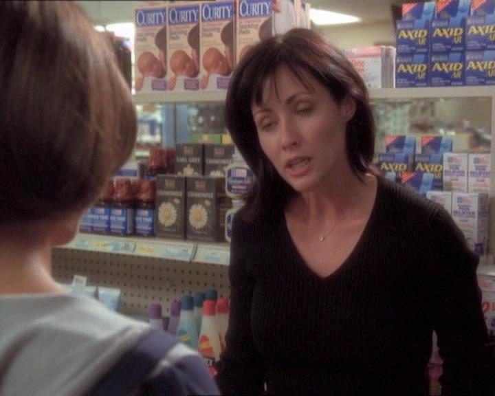 Charmed-Online_dot_net-1x01SomethingWiccaThisWayComes1836.jpg Charmed-Online_dot_net-1x01SomethingWiccaThisWayComes1836.jpg