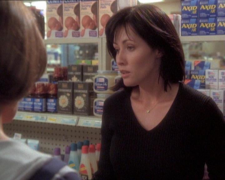Charmed-Online_dot_net-1x01SomethingWiccaThisWayComes1842.jpg