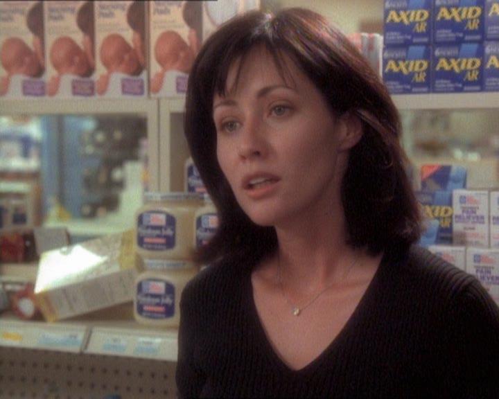 Charmed-Online_dot_net-1x01SomethingWiccaThisWayComes1854.jpg Charmed-Online_dot_net-1x01SomethingWiccaThisWayComes1854.jpg