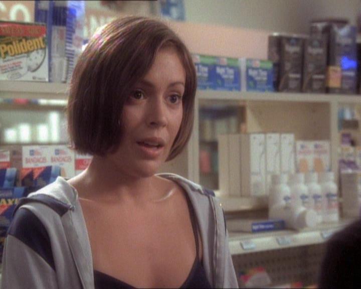 Charmed-Online_dot_net-1x01SomethingWiccaThisWayComes1855.jpg Charmed-Online_dot_net-1x01SomethingWiccaThisWayComes1855.jpg