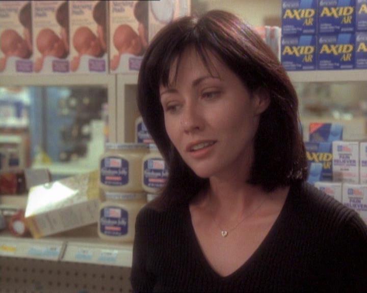 Charmed-Online_dot_net-1x01SomethingWiccaThisWayComes1858.jpg Charmed-Online_dot_net-1x01SomethingWiccaThisWayComes1858.jpg