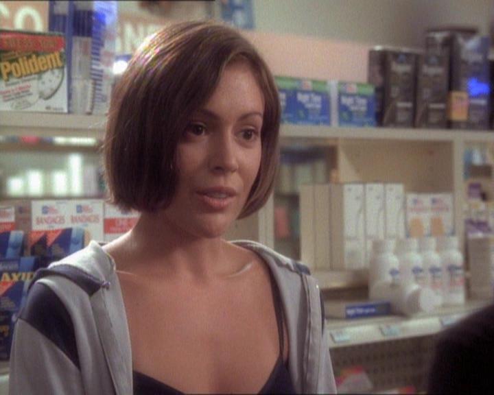 Charmed-Online_dot_net-1x01SomethingWiccaThisWayComes1859.jpg Charmed-Online_dot_net-1x01SomethingWiccaThisWayComes1859.jpg