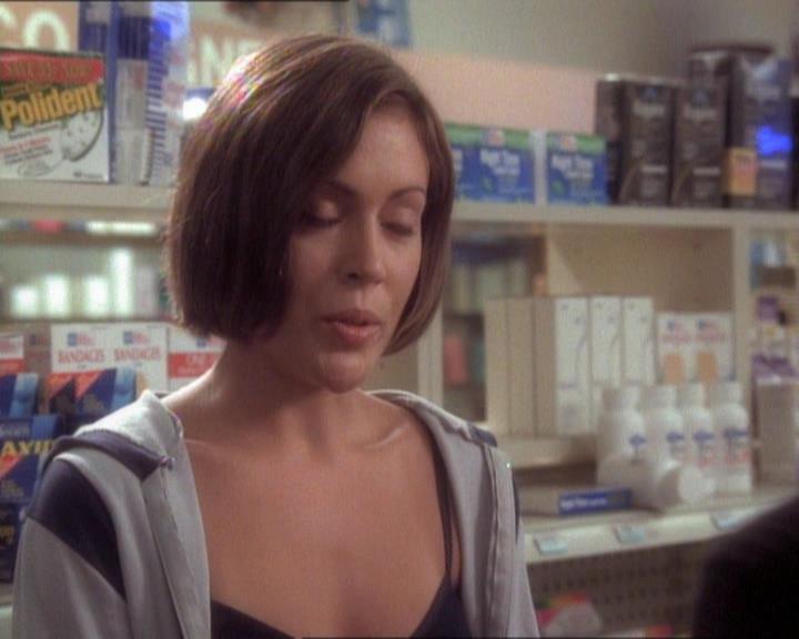 Charmed-Online_dot_net-1x01SomethingWiccaThisWayComes1860.jpg Charmed-Online_dot_net-1x01SomethingWiccaThisWayComes1860.jpg