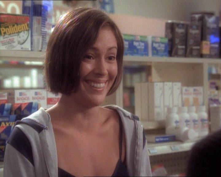 Charmed-Online_dot_net-1x01SomethingWiccaThisWayComes1863.jpg Charmed-Online_dot_net-1x01SomethingWiccaThisWayComes1863.jpg