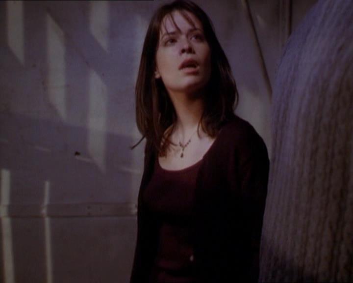 Charmed-Online_dot_net-1x01SomethingWiccaThisWayComes1893.jpg
