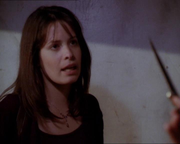 Charmed-Online_dot_net-1x01SomethingWiccaThisWayComes1901.jpg