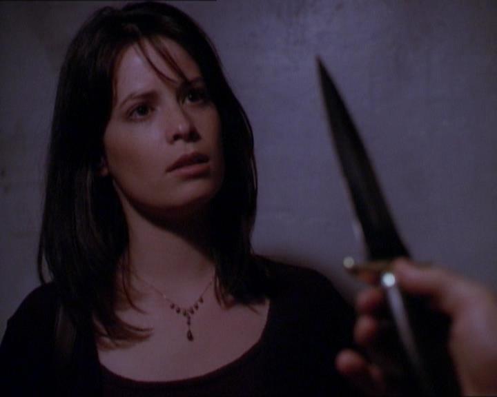 Charmed-Online_dot_net-1x01SomethingWiccaThisWayComes1904.jpg