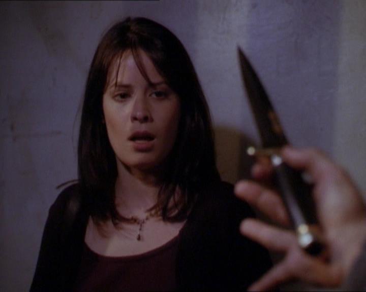 Charmed-Online_dot_net-1x01SomethingWiccaThisWayComes1907.jpg