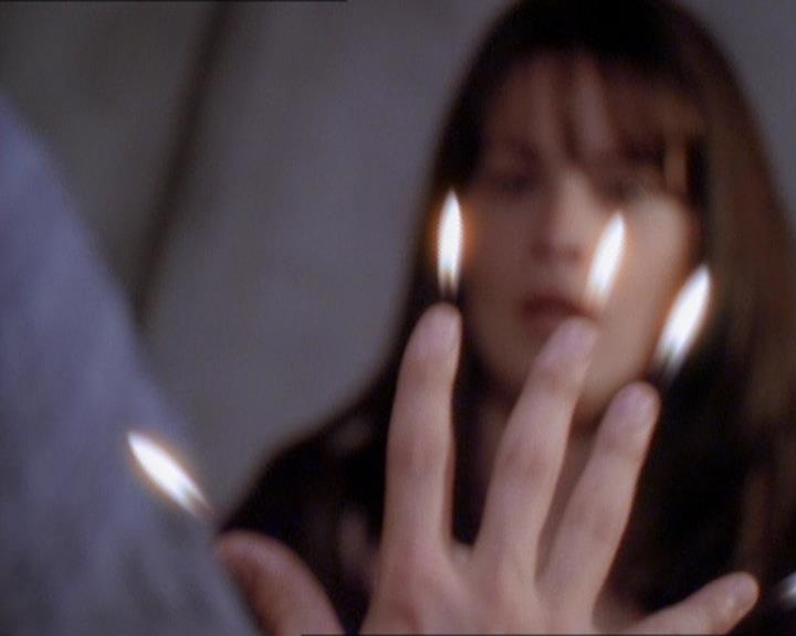 Charmed-Online_dot_net-1x01SomethingWiccaThisWayComes1930.jpg Charmed-Online_dot_net-1x01SomethingWiccaThisWayComes1930.jpg