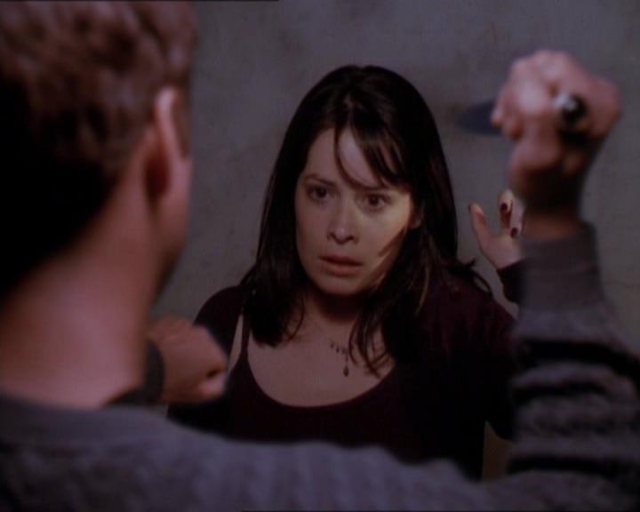 Charmed-Online_dot_net-1x01SomethingWiccaThisWayComes1938.jpg Charmed-Online_dot_net-1x01SomethingWiccaThisWayComes1938.jpg