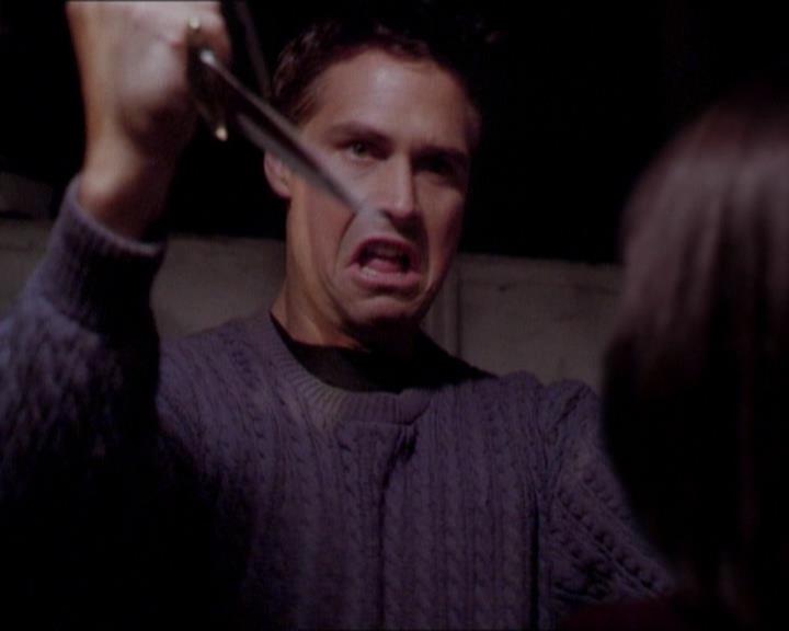 Charmed-Online_dot_net-1x01SomethingWiccaThisWayComes1939.jpg Charmed-Online_dot_net-1x01SomethingWiccaThisWayComes1939.jpg