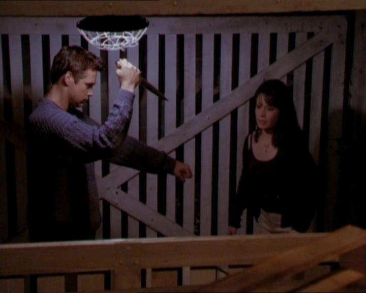 Charmed-Online_dot_net-1x01SomethingWiccaThisWayComes1950.jpg Charmed-Online_dot_net-1x01SomethingWiccaThisWayComes1950.jpg