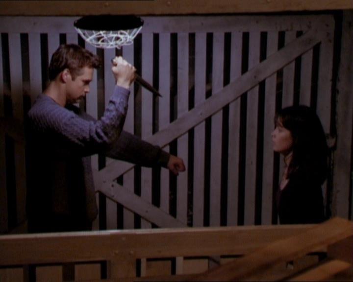 Charmed-Online_dot_net-1x01SomethingWiccaThisWayComes1952.jpg Charmed-Online_dot_net-1x01SomethingWiccaThisWayComes1952.jpg