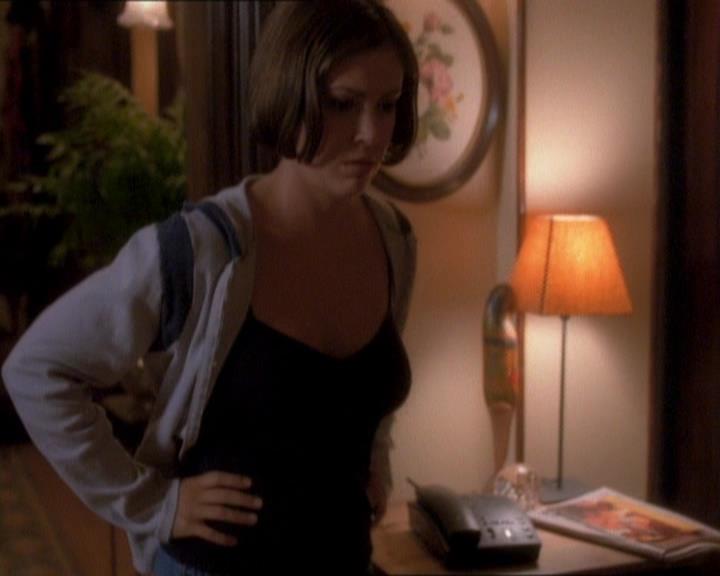 Charmed-Online_dot_net-1x01SomethingWiccaThisWayComes1976.jpg Charmed-Online_dot_net-1x01SomethingWiccaThisWayComes1976.jpg