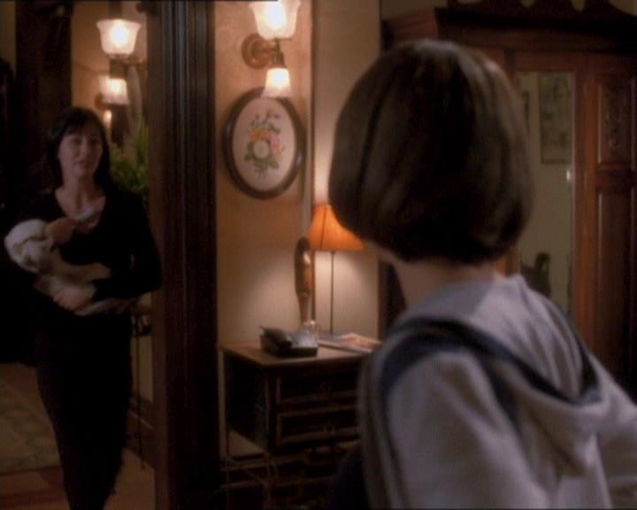 Charmed-Online_dot_net-1x01SomethingWiccaThisWayComes1980.jpg Charmed-Online_dot_net-1x01SomethingWiccaThisWayComes1980.jpg