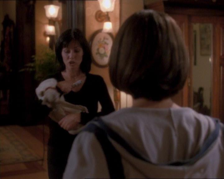 Charmed-Online_dot_net-1x01SomethingWiccaThisWayComes1981.jpg Charmed-Online_dot_net-1x01SomethingWiccaThisWayComes1981.jpg