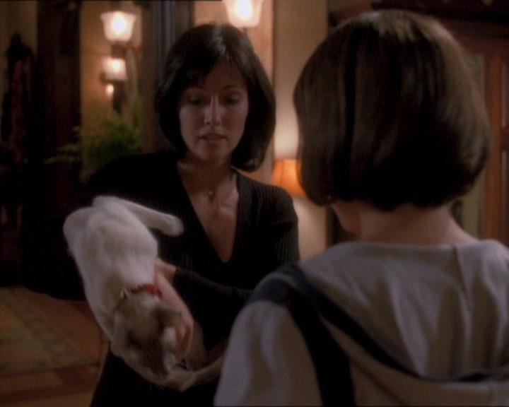 Charmed-Online_dot_net-1x01SomethingWiccaThisWayComes1982.jpg Charmed-Online_dot_net-1x01SomethingWiccaThisWayComes1982.jpg