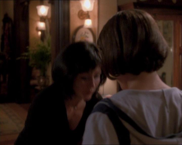 Charmed-Online_dot_net-1x01SomethingWiccaThisWayComes1983.jpg Charmed-Online_dot_net-1x01SomethingWiccaThisWayComes1983.jpg