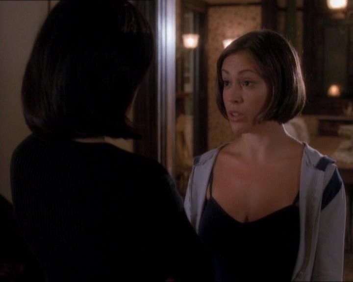 Charmed-Online_dot_net-1x01SomethingWiccaThisWayComes1989.jpg Charmed-Online_dot_net-1x01SomethingWiccaThisWayComes1989.jpg