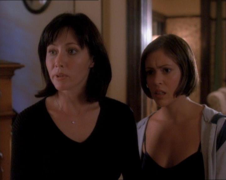 Charmed-Online_dot_net-1x01SomethingWiccaThisWayComes1996.jpg