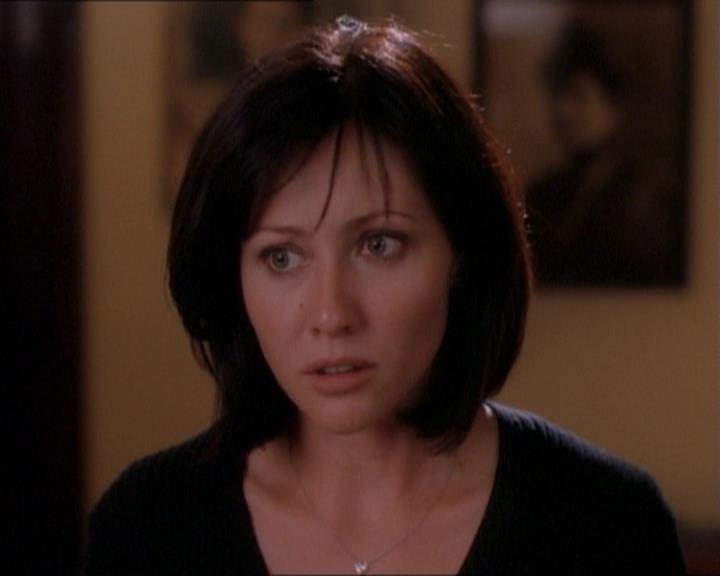 Charmed-Online_dot_net-1x01SomethingWiccaThisWayComes2004.jpg Charmed-Online_dot_net-1x01SomethingWiccaThisWayComes2004.jpg