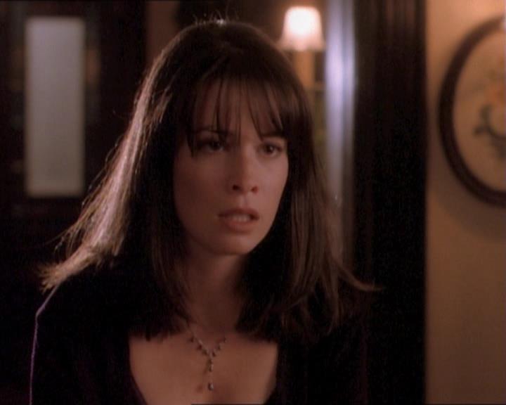 Charmed-Online_dot_net-1x01SomethingWiccaThisWayComes2005.jpg Charmed-Online_dot_net-1x01SomethingWiccaThisWayComes2005.jpg
