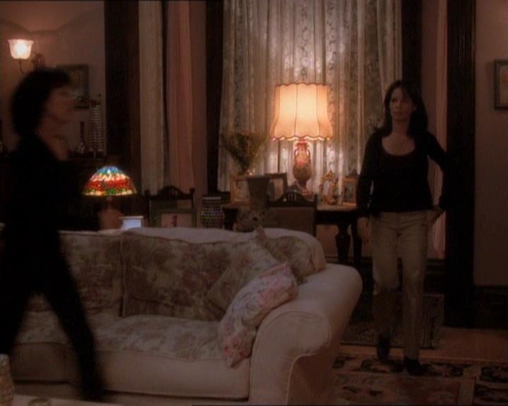 Charmed-Online_dot_net-1x01SomethingWiccaThisWayComes2026.jpg Charmed-Online_dot_net-1x01SomethingWiccaThisWayComes2026.jpg