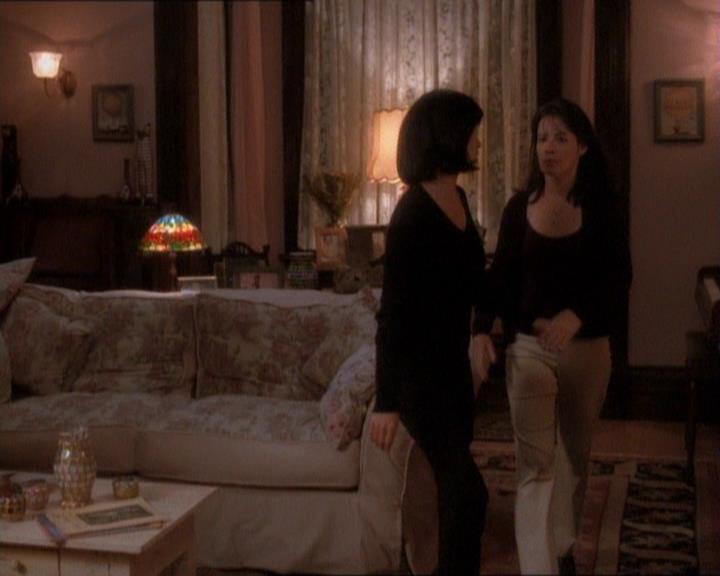 Charmed-Online_dot_net-1x01SomethingWiccaThisWayComes2027.jpg Charmed-Online_dot_net-1x01SomethingWiccaThisWayComes2027.jpg