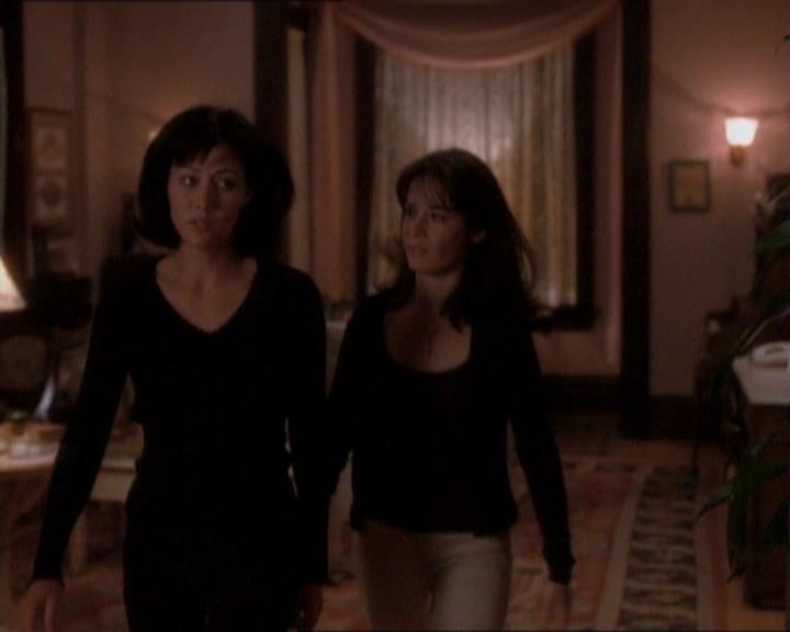 Charmed-Online_dot_net-1x01SomethingWiccaThisWayComes2029.jpg Charmed-Online_dot_net-1x01SomethingWiccaThisWayComes2029.jpg