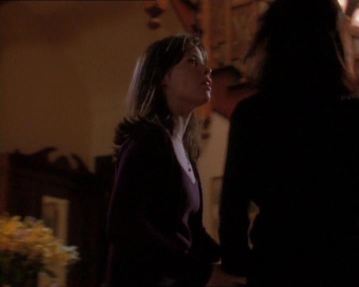 Charmed-Online_dot_net-1x01SomethingWiccaThisWayComes2032.jpg Charmed-Online_dot_net-1x01SomethingWiccaThisWayComes2032.jpg