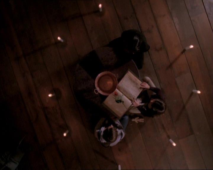 Charmed-Online_dot_net-1x01SomethingWiccaThisWayComes2039.jpg Charmed-Online_dot_net-1x01SomethingWiccaThisWayComes2039.jpg
