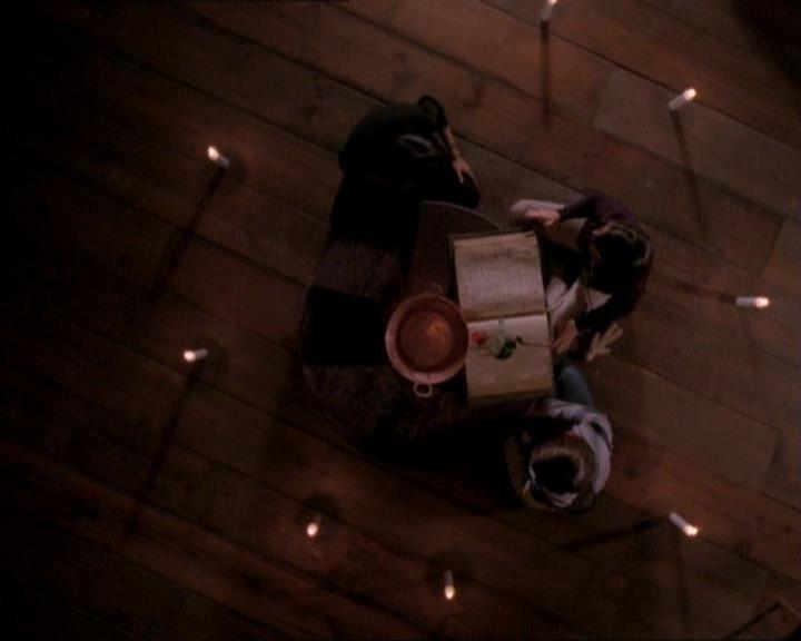 Charmed-Online_dot_net-1x01SomethingWiccaThisWayComes2043.jpg Charmed-Online_dot_net-1x01SomethingWiccaThisWayComes2043.jpg
