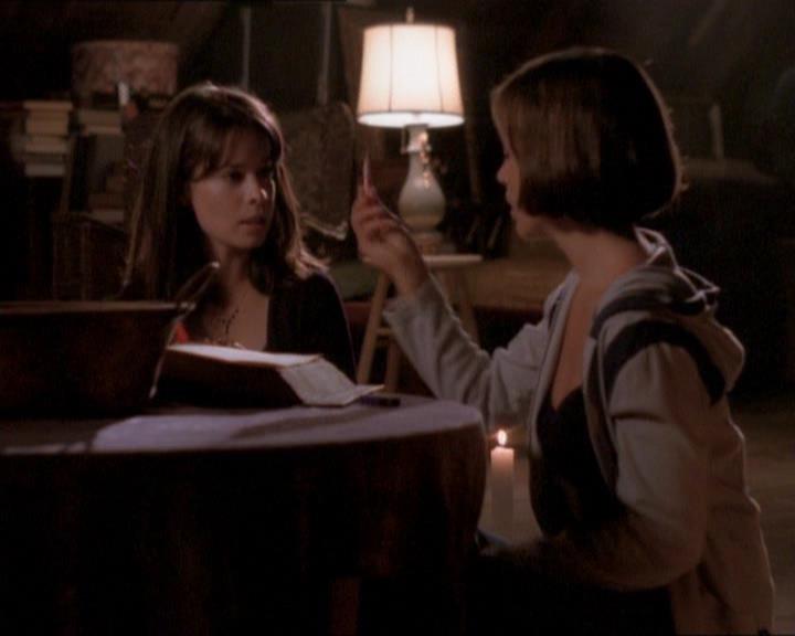 Charmed-Online_dot_net-1x01SomethingWiccaThisWayComes2046.jpg Charmed-Online_dot_net-1x01SomethingWiccaThisWayComes2046.jpg
