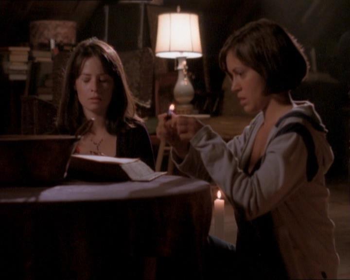 Charmed-Online_dot_net-1x01SomethingWiccaThisWayComes2049.jpg Charmed-Online_dot_net-1x01SomethingWiccaThisWayComes2049.jpg