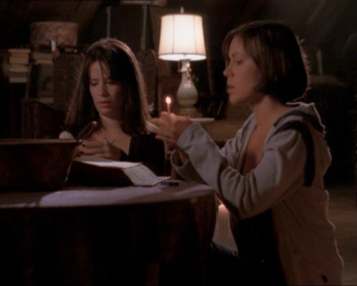 Charmed-Online_dot_net-1x01SomethingWiccaThisWayComes2052.jpg Charmed-Online_dot_net-1x01SomethingWiccaThisWayComes2052.jpg