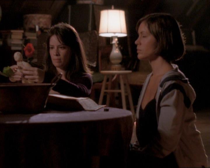 Charmed-Online_dot_net-1x01SomethingWiccaThisWayComes2060.jpg Charmed-Online_dot_net-1x01SomethingWiccaThisWayComes2060.jpg
