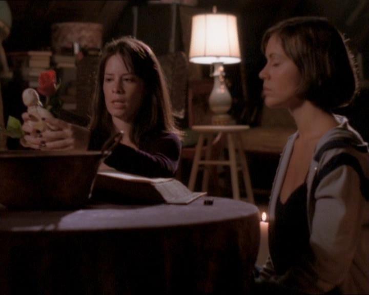 Charmed-Online_dot_net-1x01SomethingWiccaThisWayComes2064.jpg Charmed-Online_dot_net-1x01SomethingWiccaThisWayComes2064.jpg