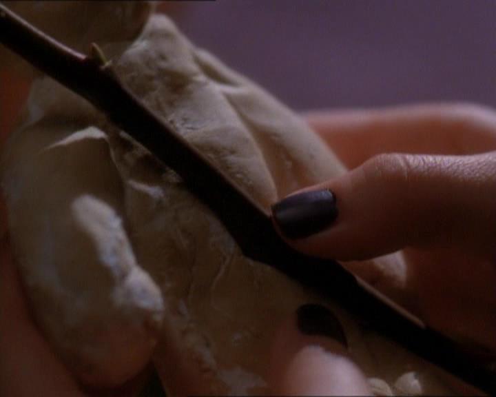 Charmed-Online_dot_net-1x01SomethingWiccaThisWayComes2066.jpg Charmed-Online_dot_net-1x01SomethingWiccaThisWayComes2066.jpg