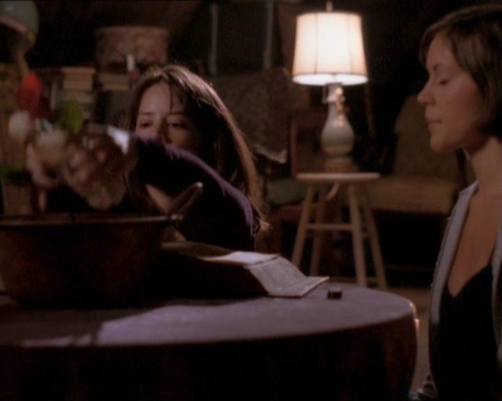 Charmed-Online_dot_net-1x01SomethingWiccaThisWayComes2067.jpg Charmed-Online_dot_net-1x01SomethingWiccaThisWayComes2067.jpg